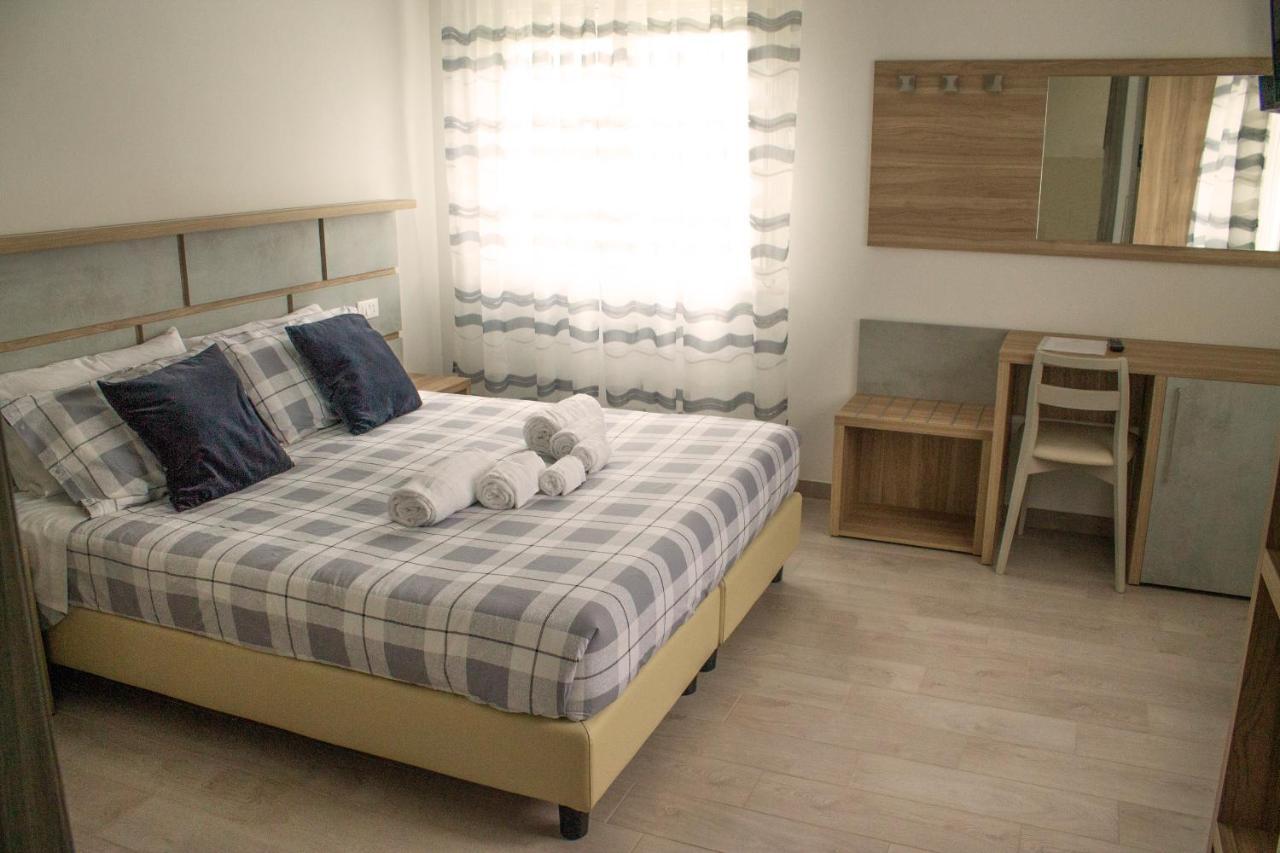 B&B Arco Dei Sogni เชลาโน ภายนอก รูปภาพ