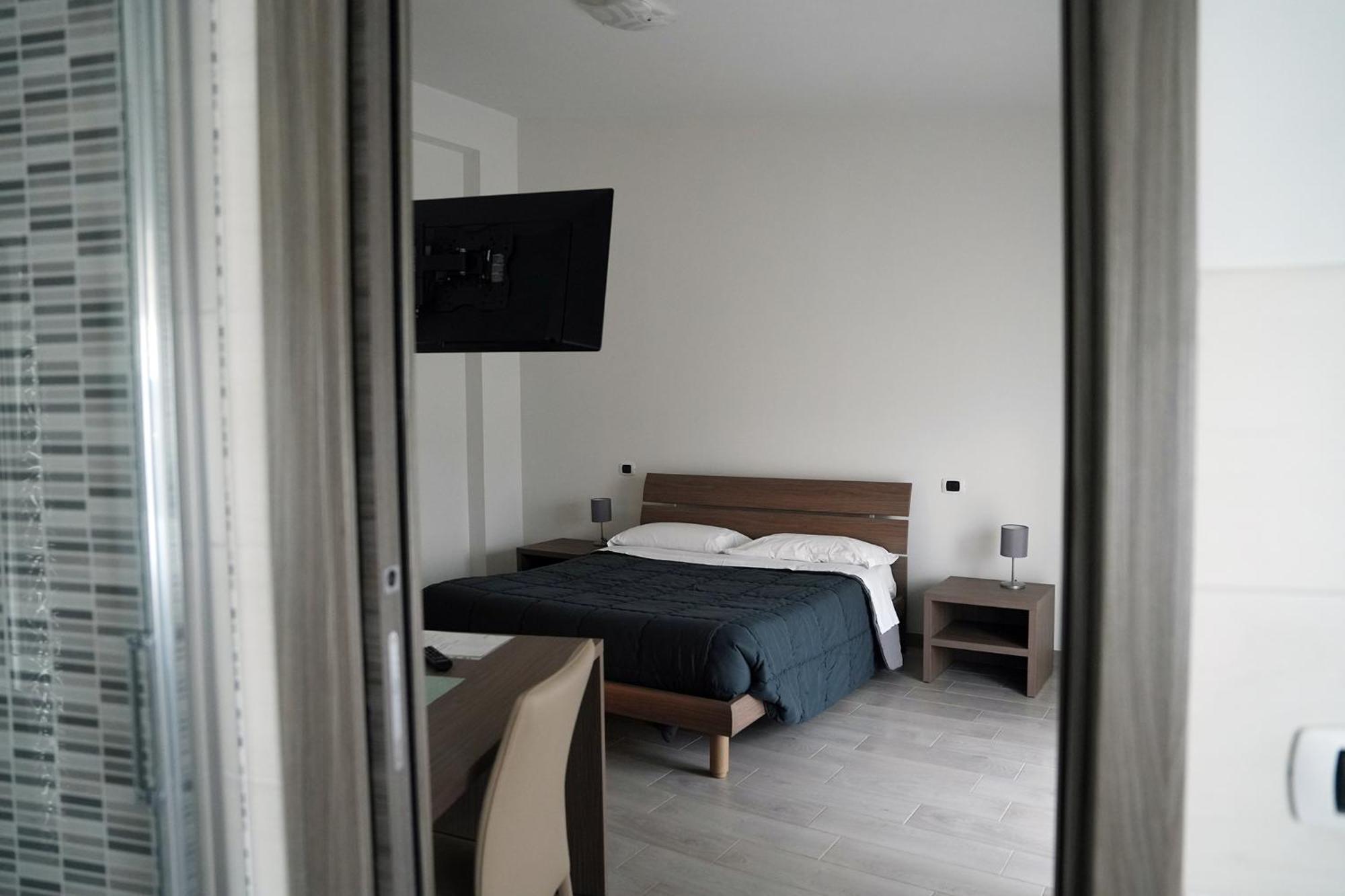 B&B Arco Dei Sogni เชลาโน ภายนอก รูปภาพ