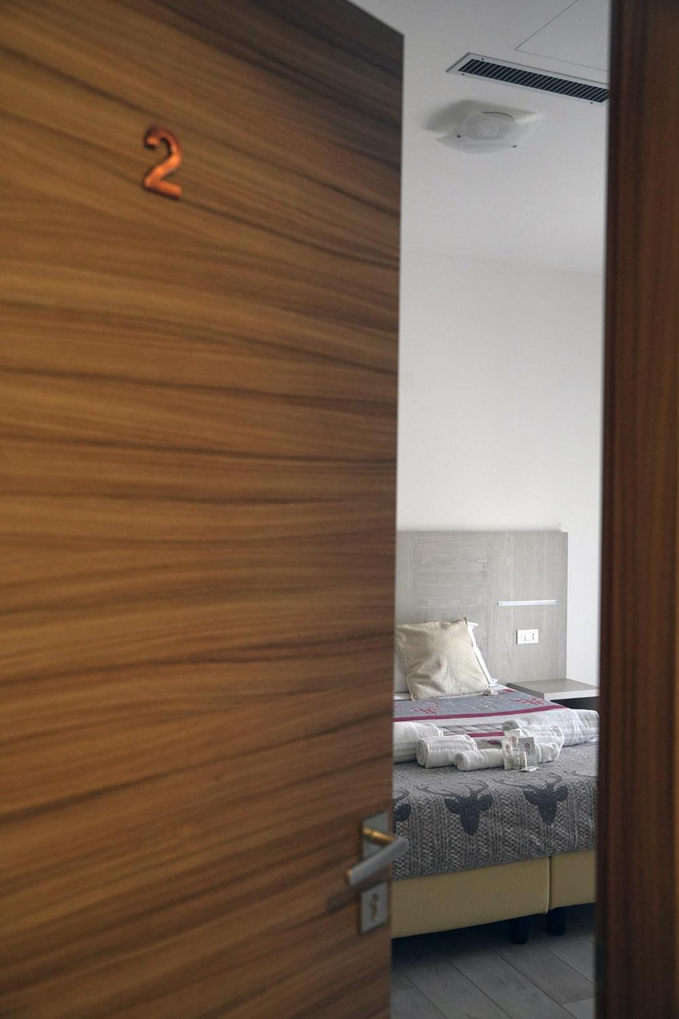 B&B Arco Dei Sogni เชลาโน ภายนอก รูปภาพ