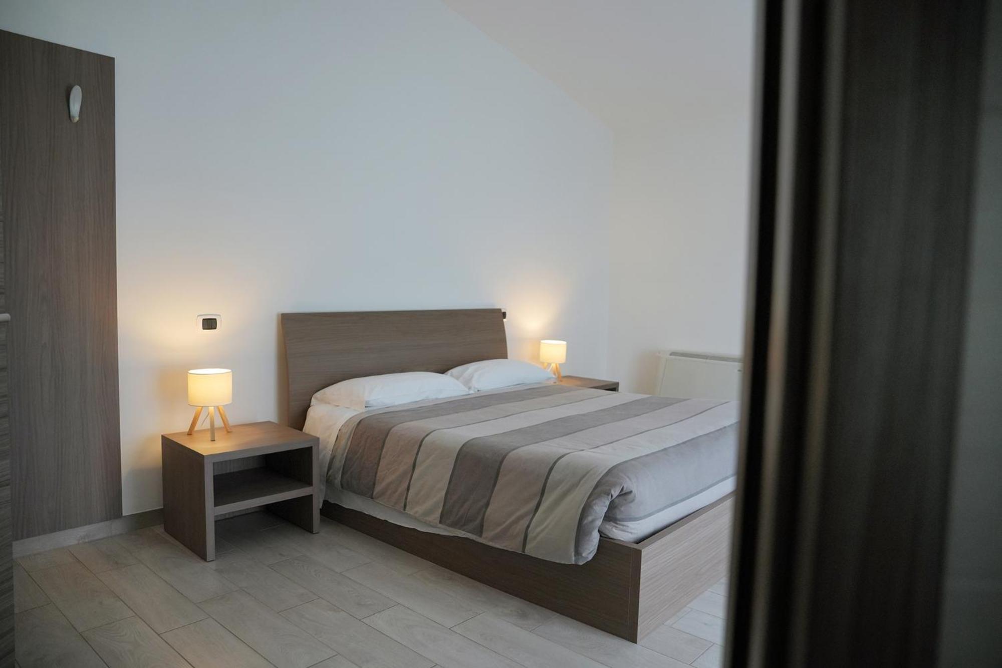 B&B Arco Dei Sogni เชลาโน ภายนอก รูปภาพ