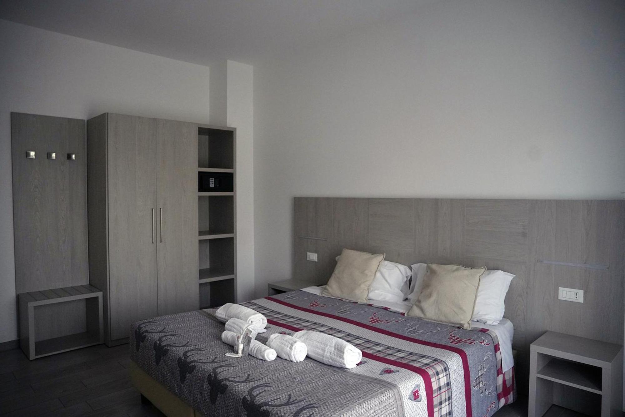 B&B Arco Dei Sogni เชลาโน ภายนอก รูปภาพ