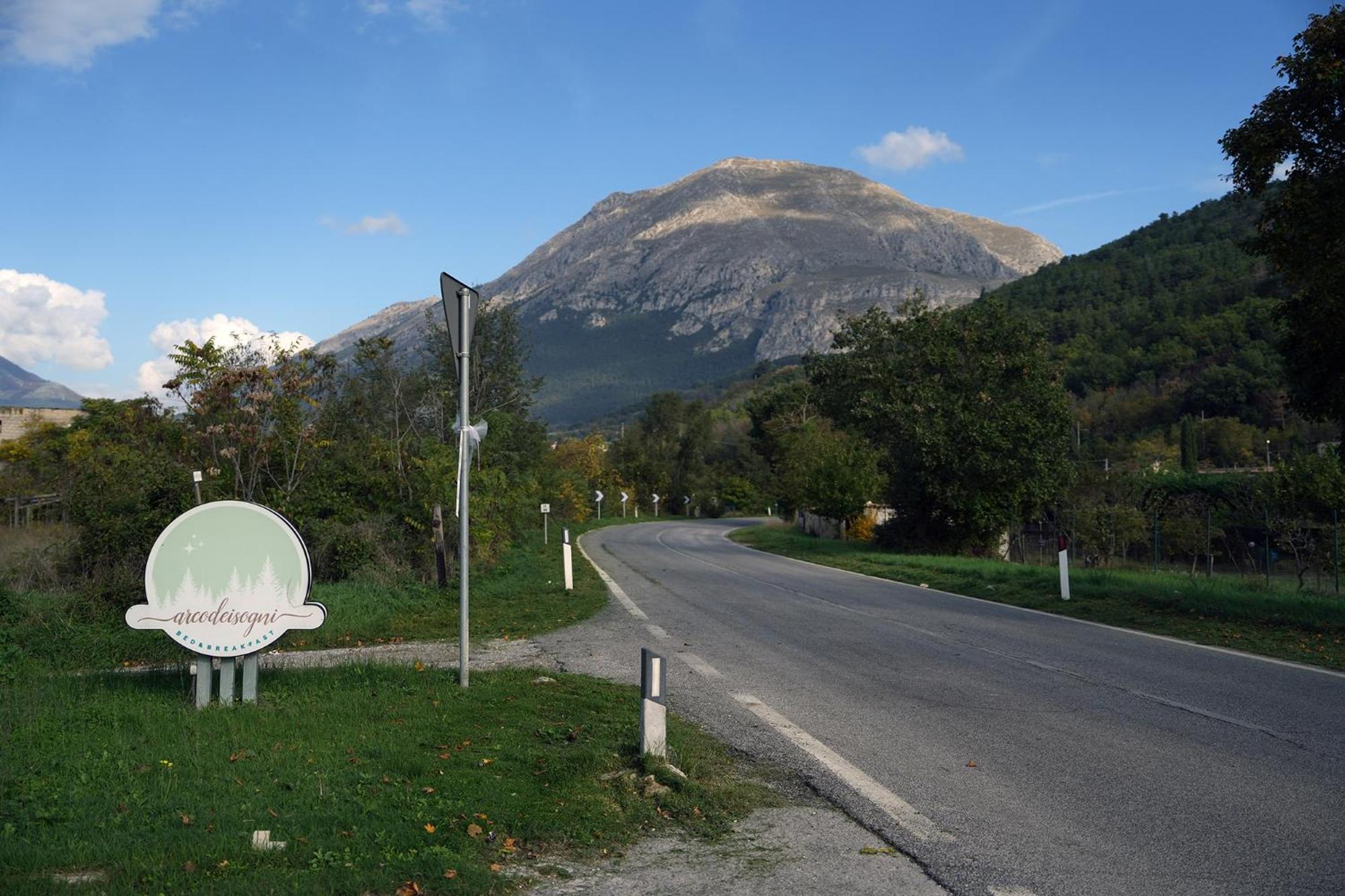 B&B Arco Dei Sogni เชลาโน ภายนอก รูปภาพ