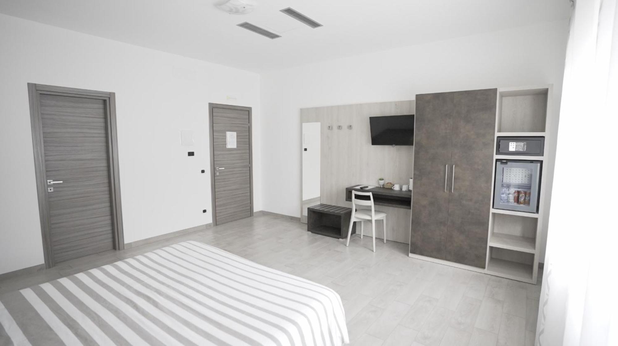 B&B Arco Dei Sogni เชลาโน ภายนอก รูปภาพ