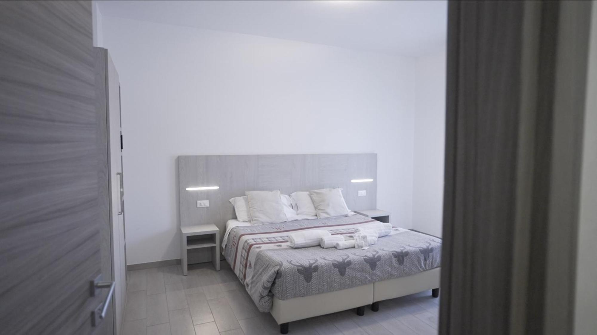 B&B Arco Dei Sogni เชลาโน ภายนอก รูปภาพ