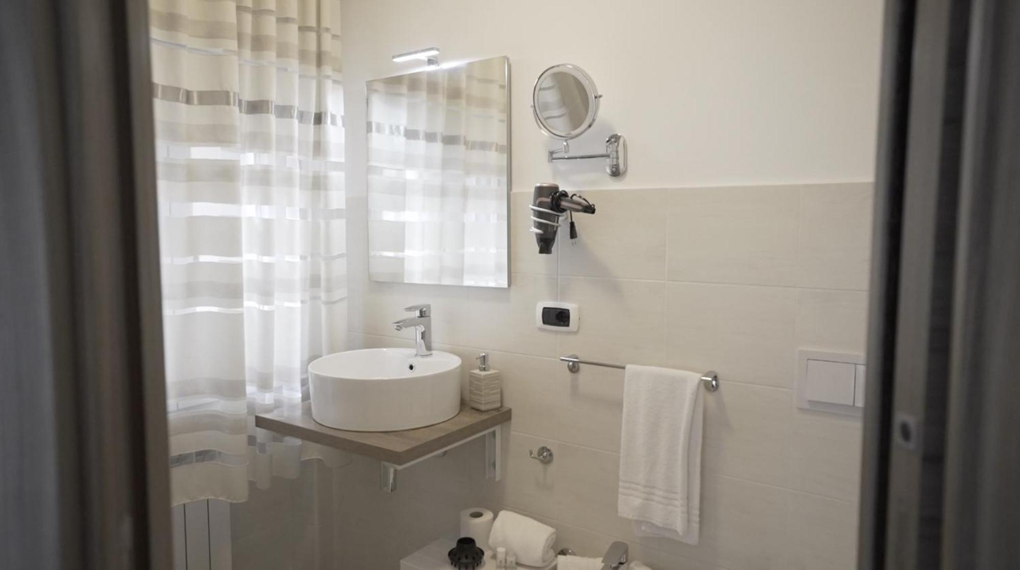 B&B Arco Dei Sogni เชลาโน ภายนอก รูปภาพ