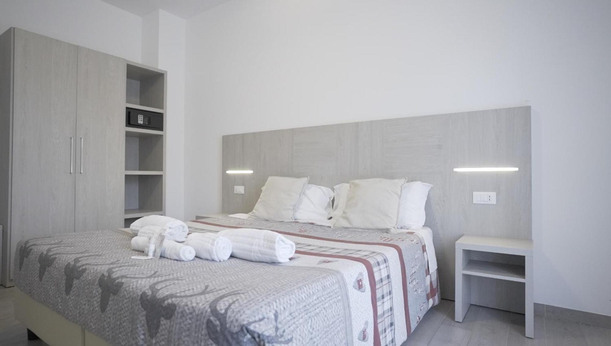 B&B Arco Dei Sogni เชลาโน ภายนอก รูปภาพ