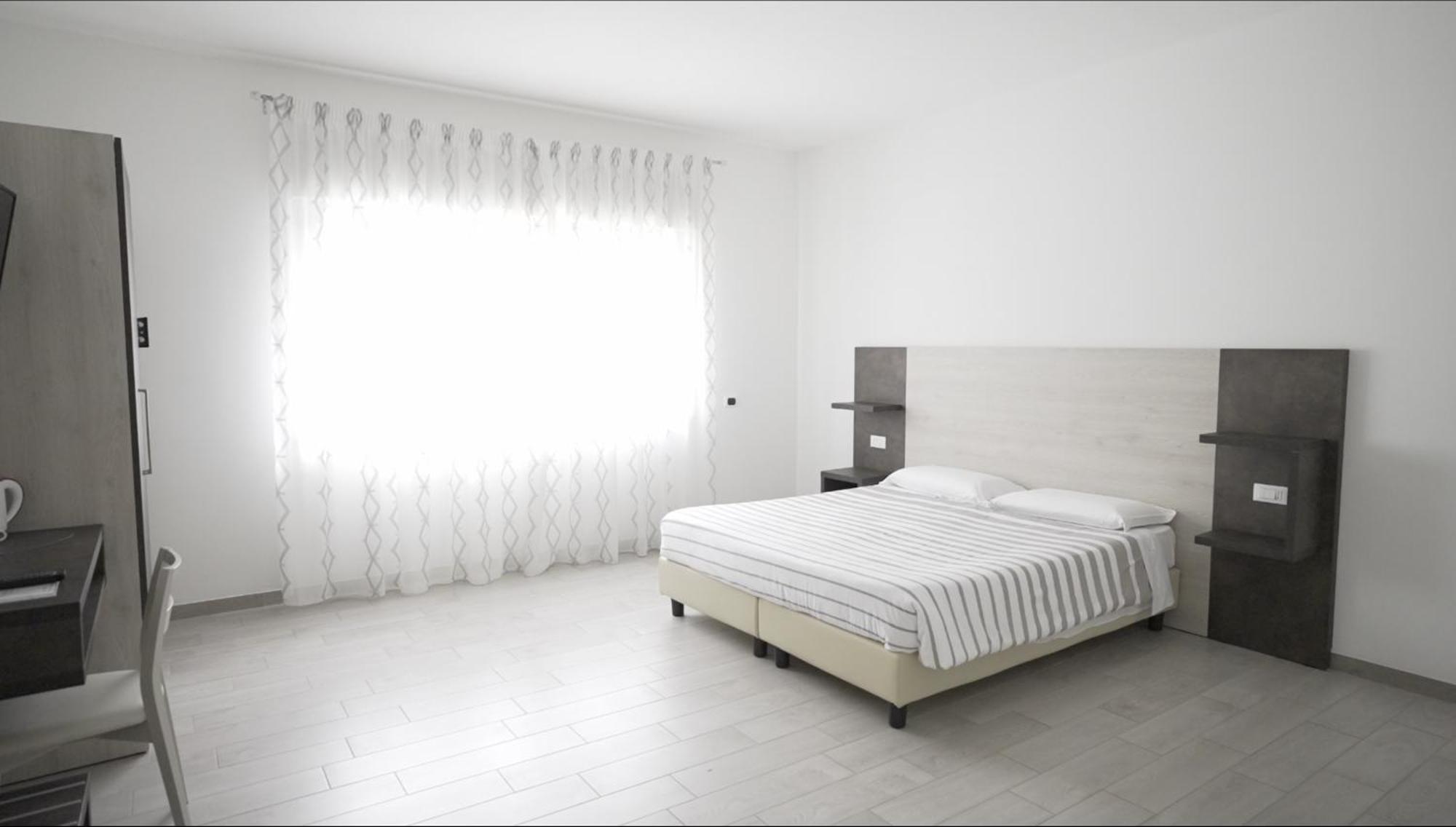 B&B Arco Dei Sogni เชลาโน ภายนอก รูปภาพ