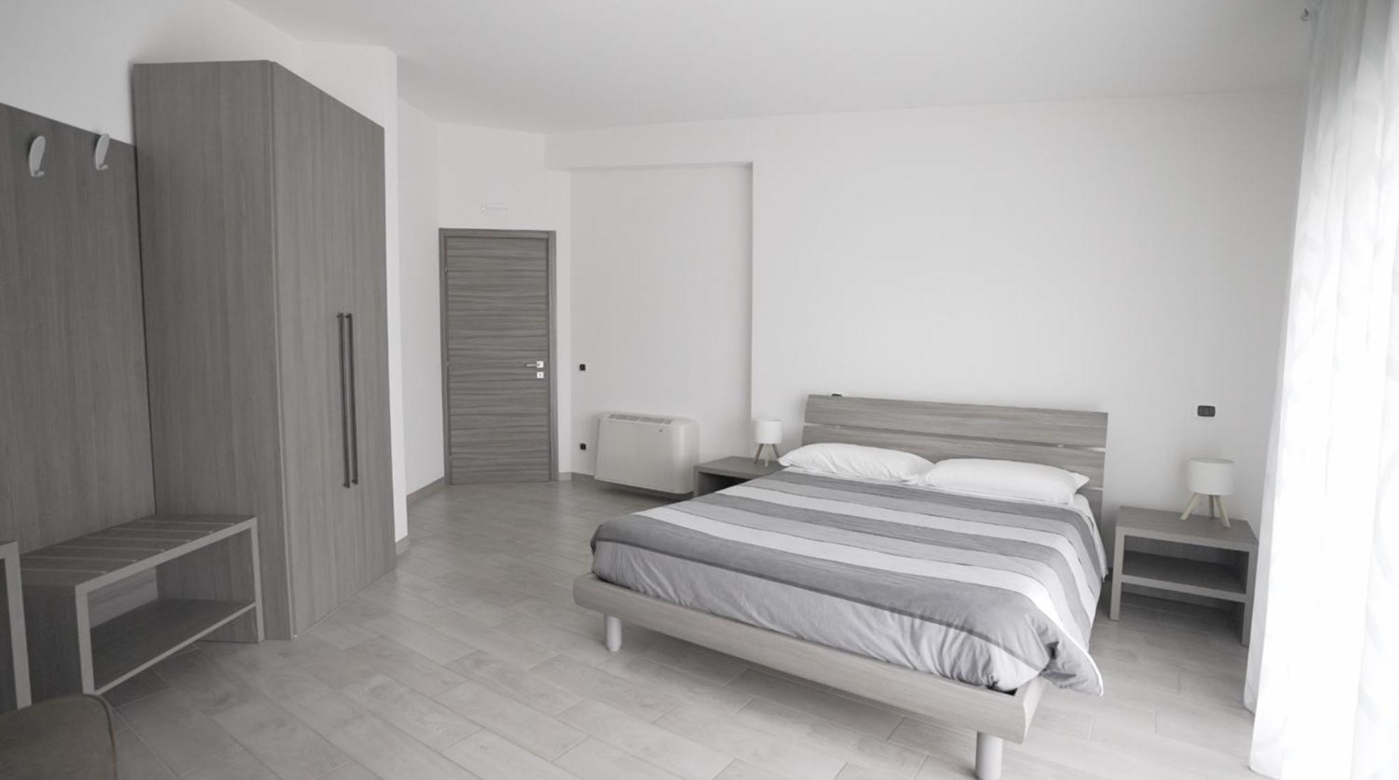 B&B Arco Dei Sogni เชลาโน ภายนอก รูปภาพ