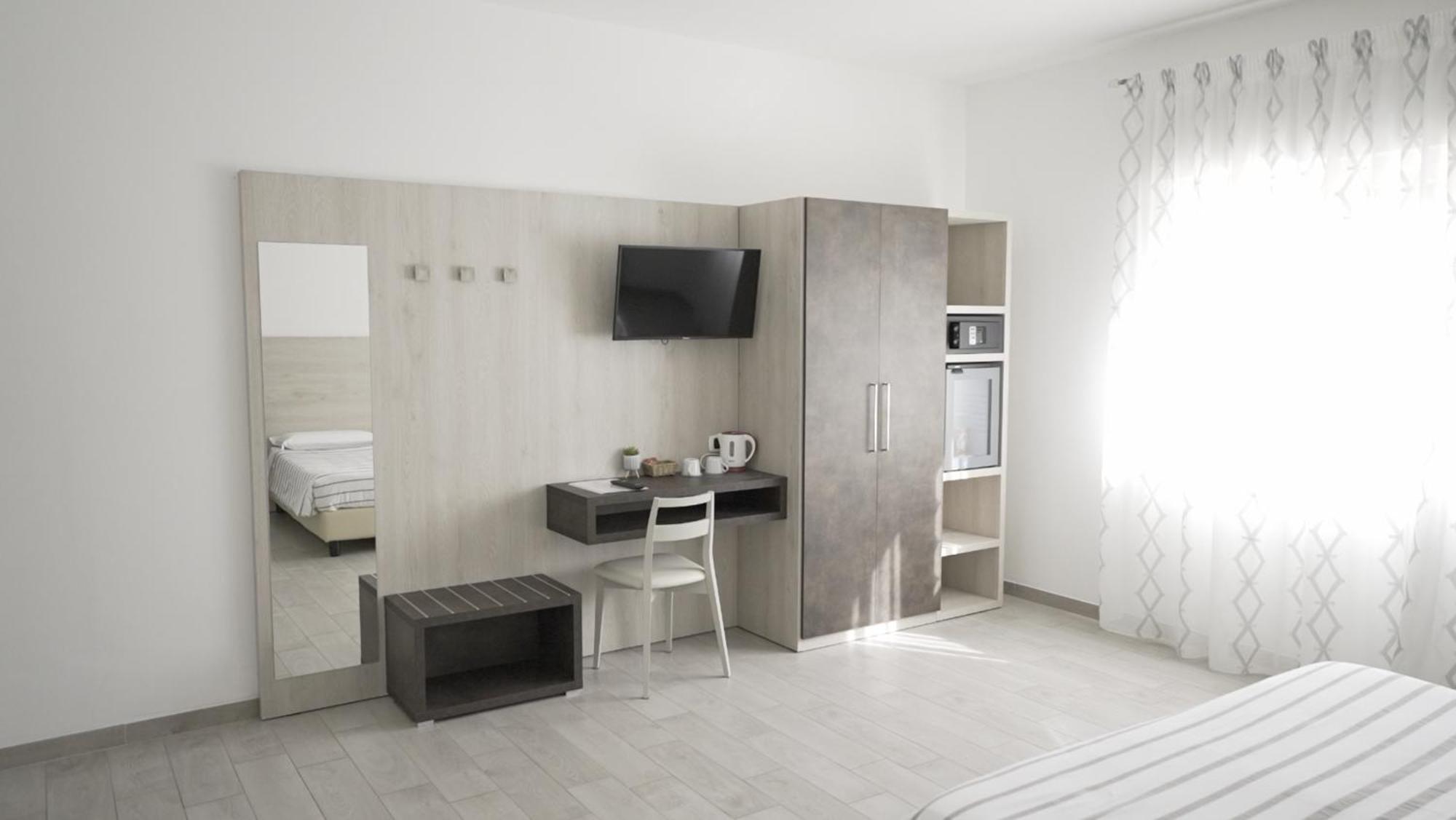 B&B Arco Dei Sogni เชลาโน ภายนอก รูปภาพ
